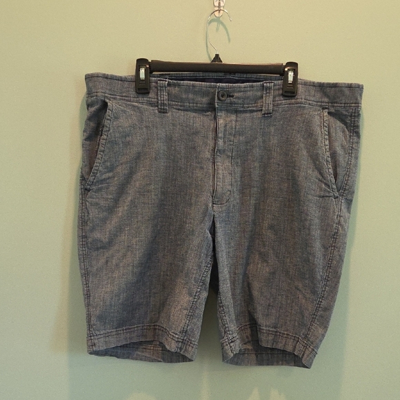 St. John's Bay Comfort Stretch Blue Flat Front Shorts Men's Size 42 10" Inseam - Picture 1 of 7